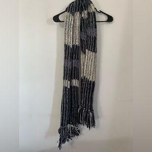 Charlotte Russe Womens Black & White Knot Scarf